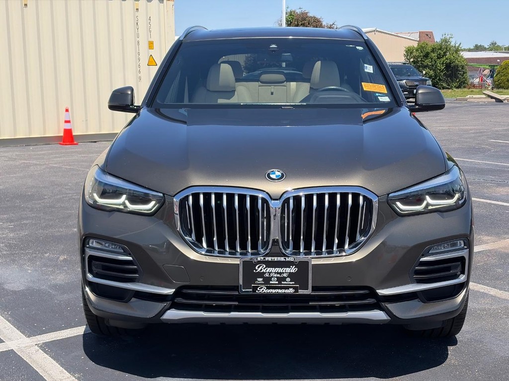 BMW X5 Vehicle Full-screen Gallery Image 02