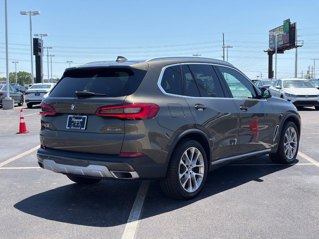 BMW X5 Vehicle Full-screen Gallery Image 05