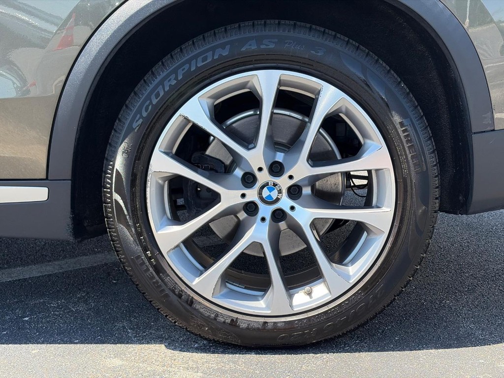 BMW X5 Vehicle Full-screen Gallery Image 09