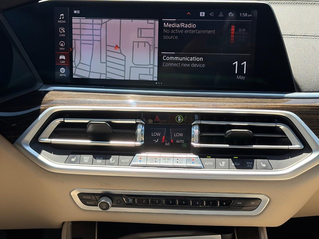 BMW X5 Vehicle Full-screen Gallery Image 15