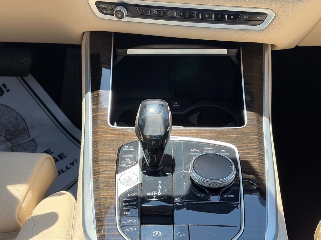 BMW X5 Vehicle Full-screen Gallery Image 16