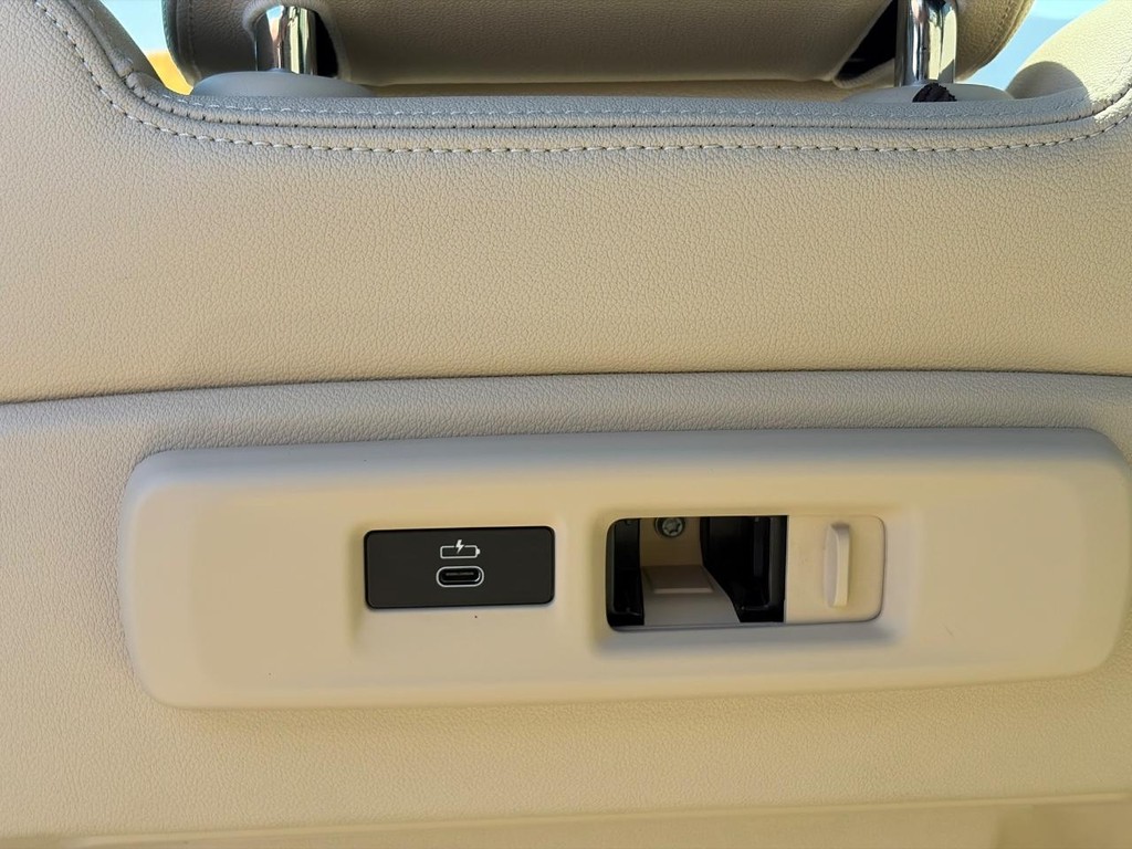 BMW X5 Vehicle Full-screen Gallery Image 18