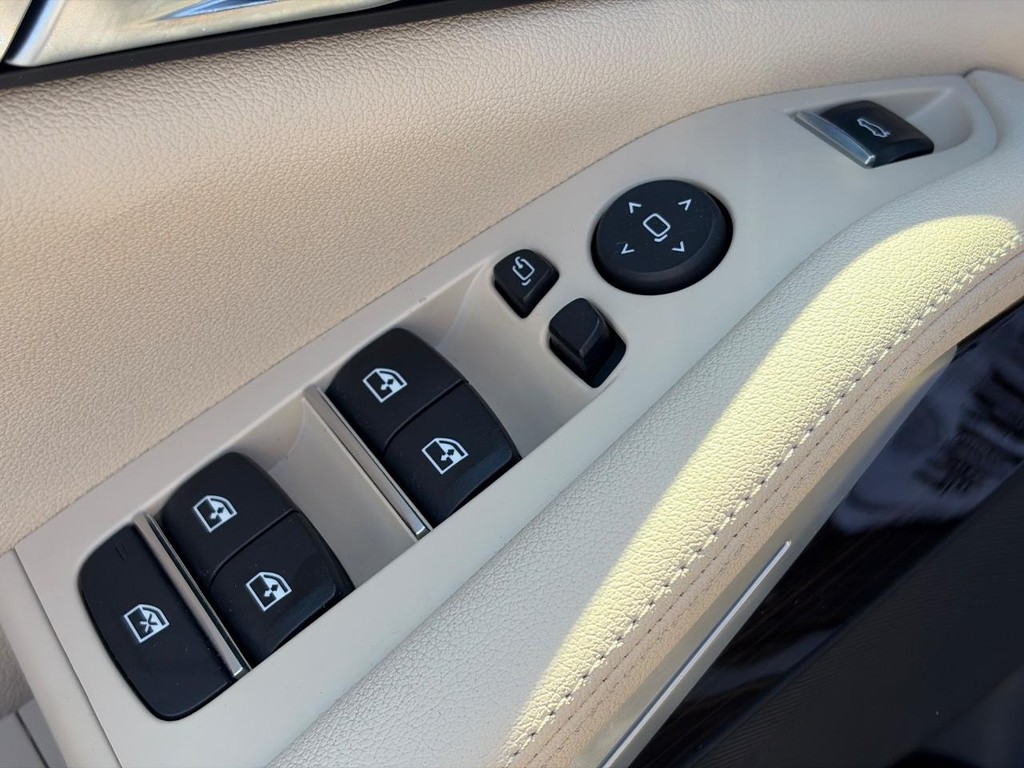 BMW X5 Vehicle Full-screen Gallery Image 23