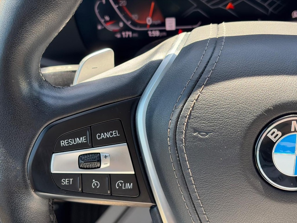 BMW X5 Vehicle Full-screen Gallery Image 26