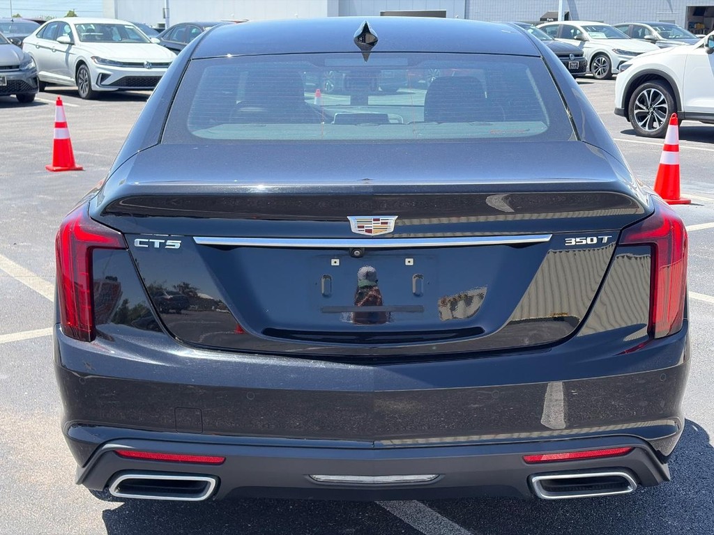Cadillac CT5 Vehicle Full-screen Gallery Image 03