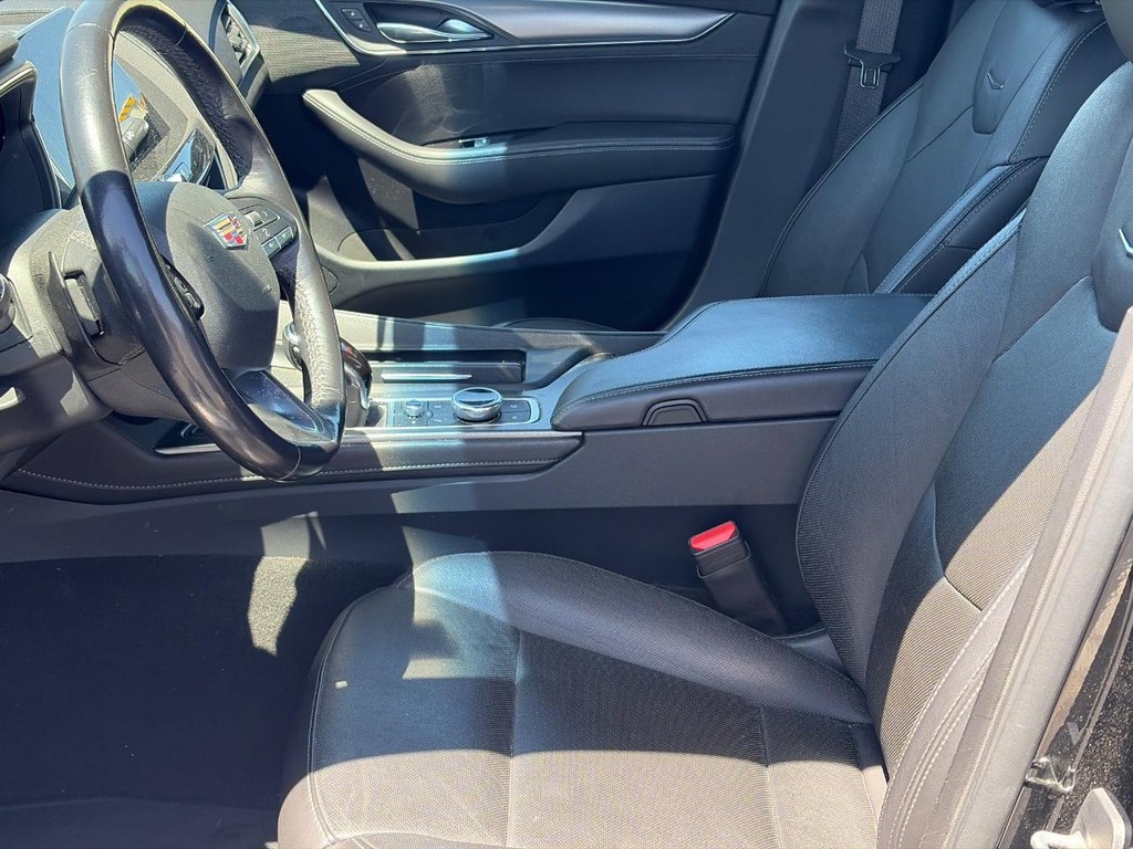 Cadillac CT5 Vehicle Full-screen Gallery Image 04