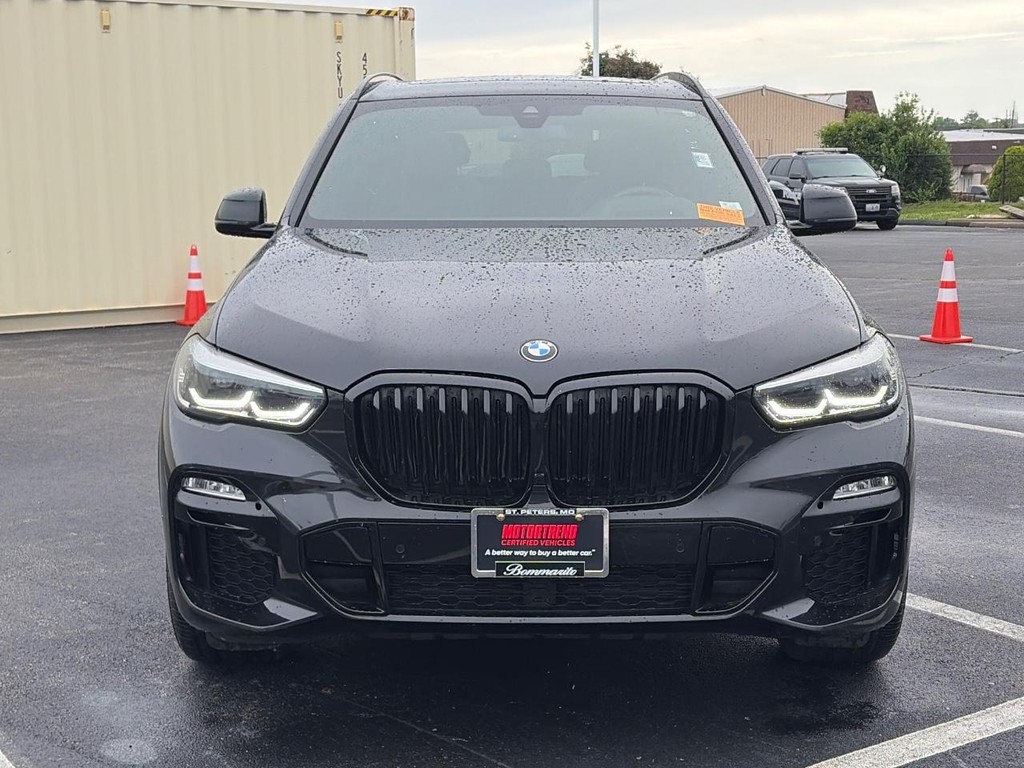 BMW X5 Vehicle Full-screen Gallery Image 02