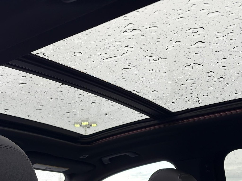 BMW X5 Vehicle Full-screen Gallery Image 12