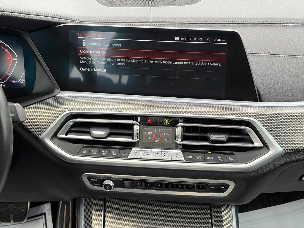 BMW X5 Vehicle Full-screen Gallery Image 15