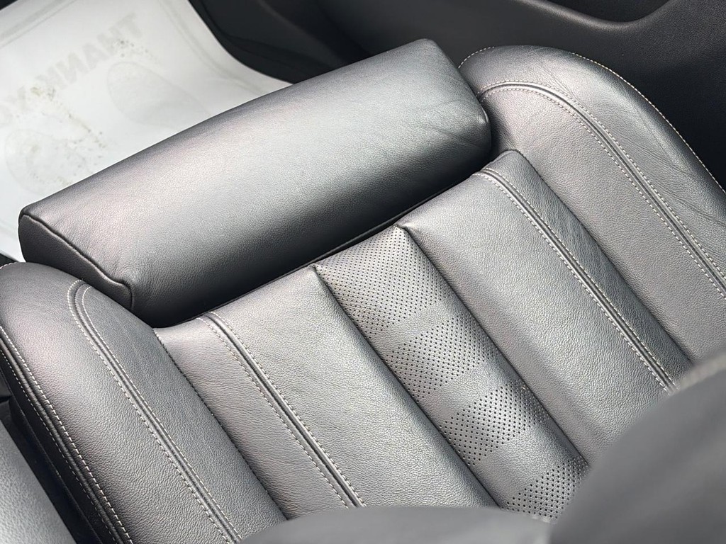 BMW X5 Vehicle Full-screen Gallery Image 17