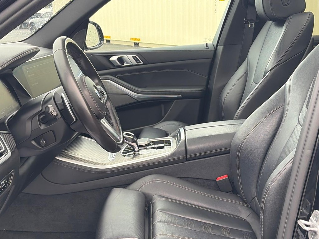BMW X5 Vehicle Full-screen Gallery Image 19