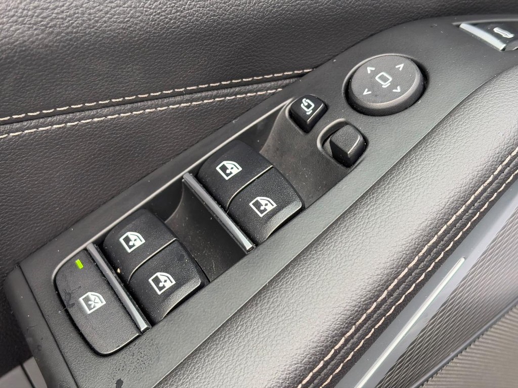 BMW X5 Vehicle Full-screen Gallery Image 22