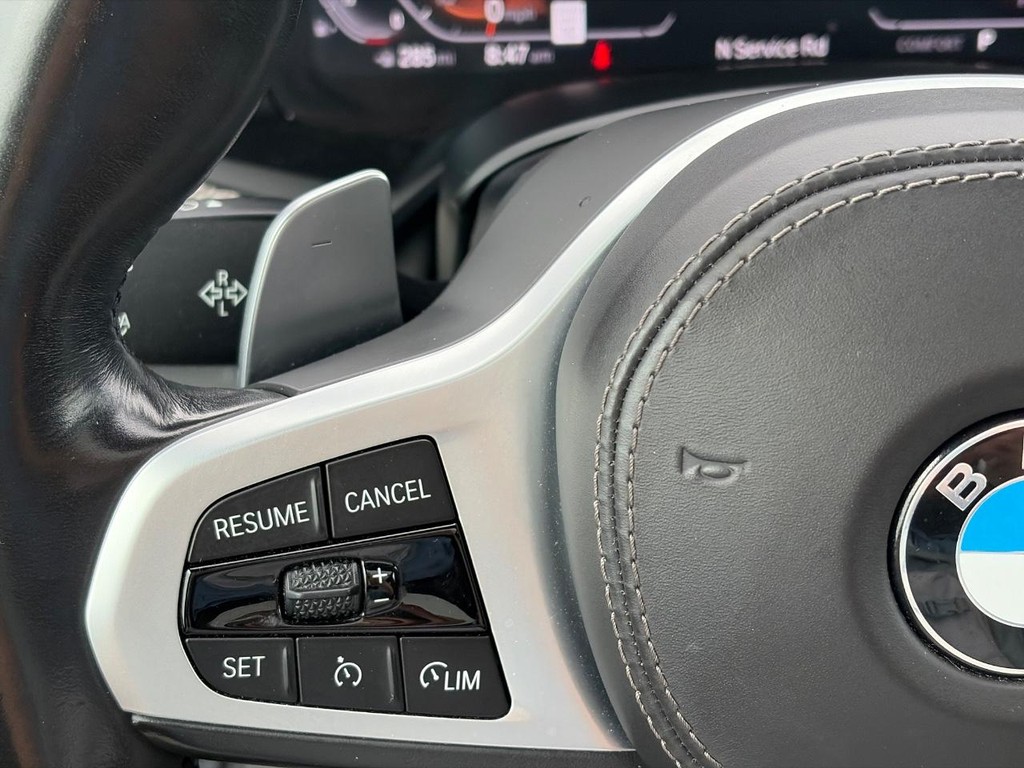 BMW X5 Vehicle Full-screen Gallery Image 25