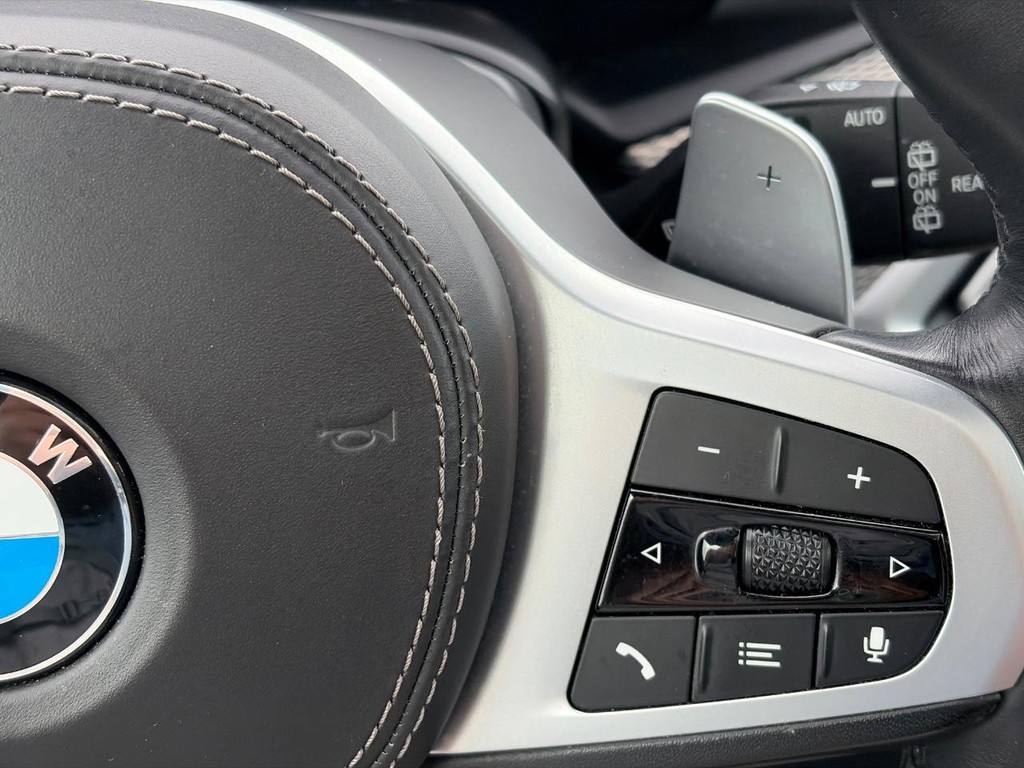 BMW X5 Vehicle Full-screen Gallery Image 26