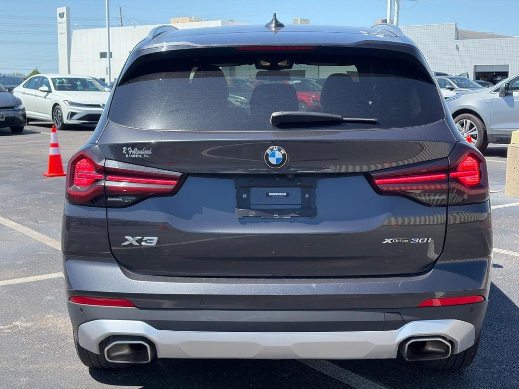 BMW X3 Vehicle Full-screen Gallery Image 03