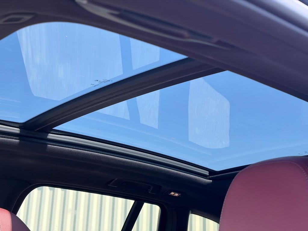 BMW X3 Vehicle Full-screen Gallery Image 04