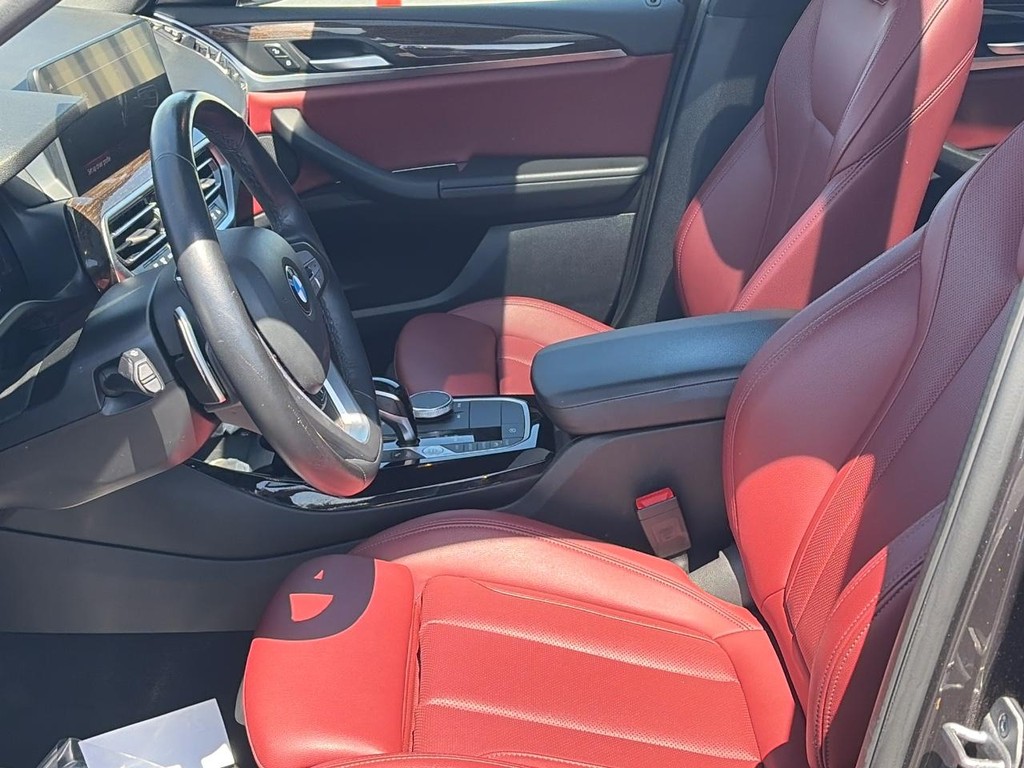 BMW X3 Vehicle Full-screen Gallery Image 05