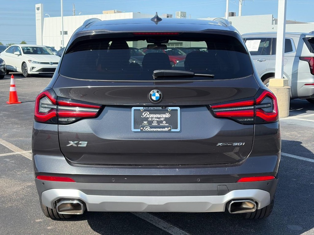 BMW X3 Vehicle Full-screen Gallery Image 06