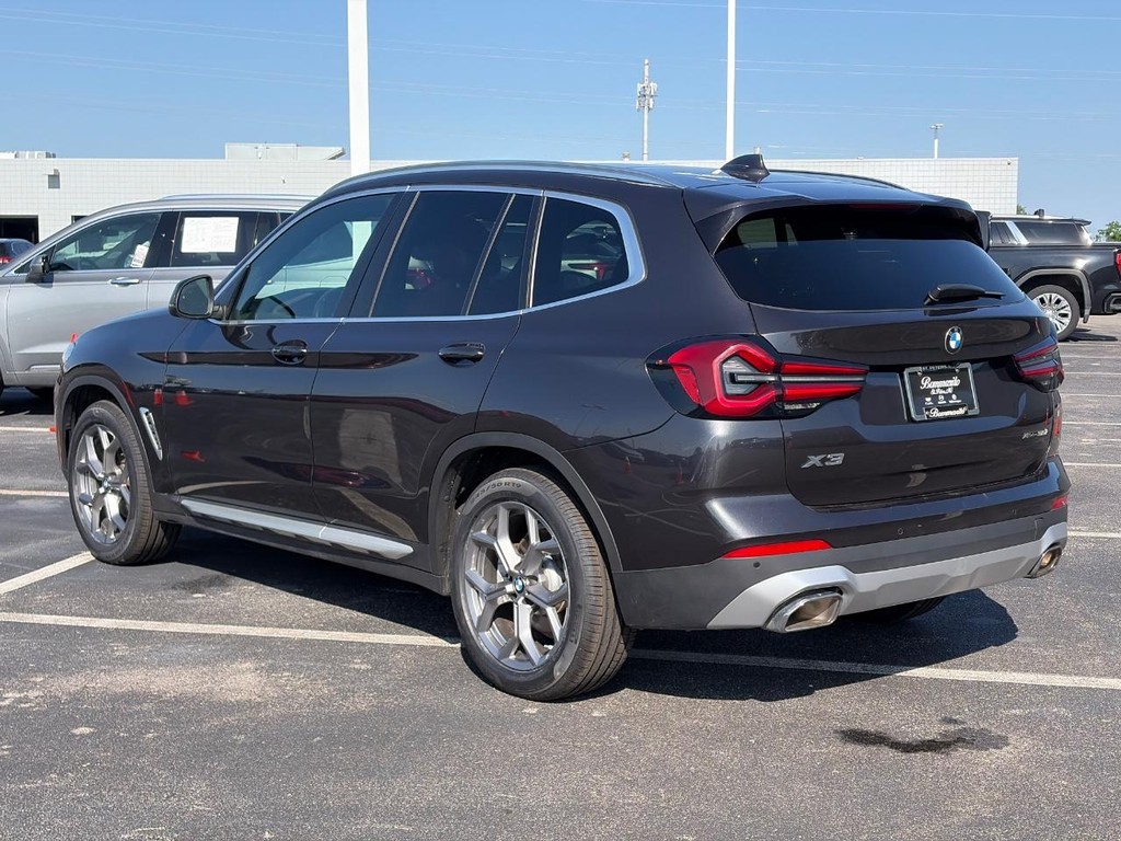 BMW X3 Vehicle Full-screen Gallery Image 08