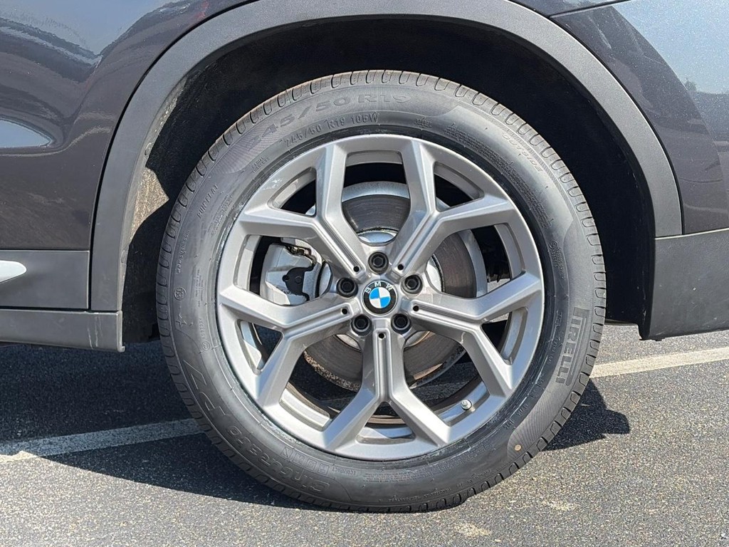 BMW X3 Vehicle Full-screen Gallery Image 09