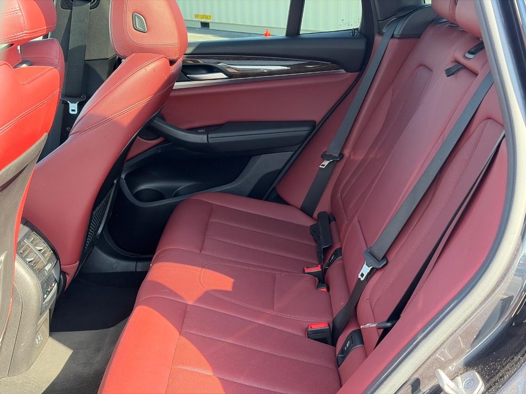 BMW X3 Vehicle Full-screen Gallery Image 10