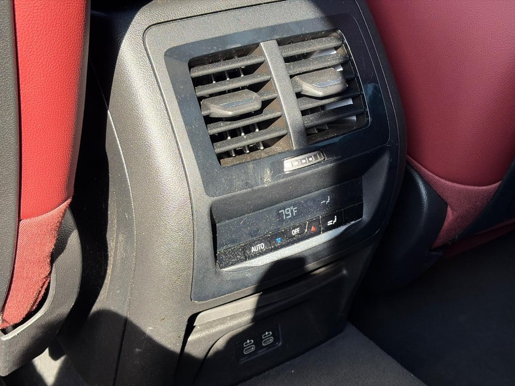 BMW X3 Vehicle Full-screen Gallery Image 11