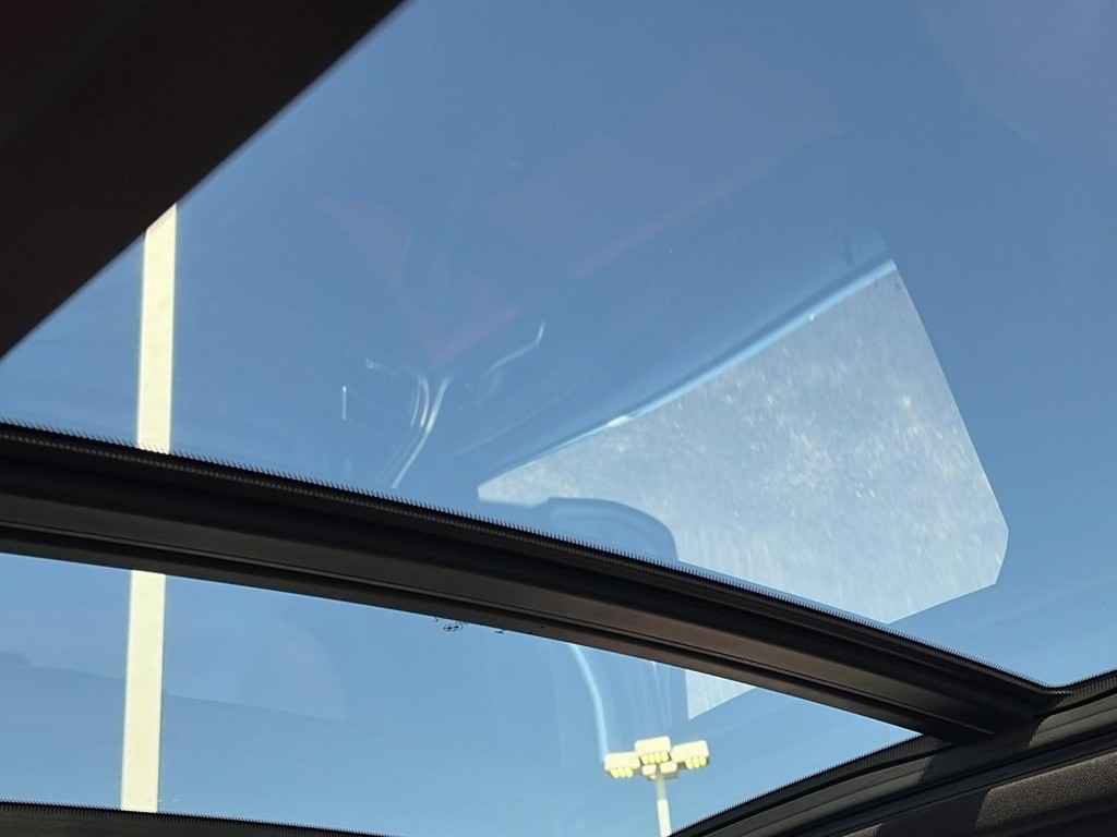 BMW X3 Vehicle Full-screen Gallery Image 12