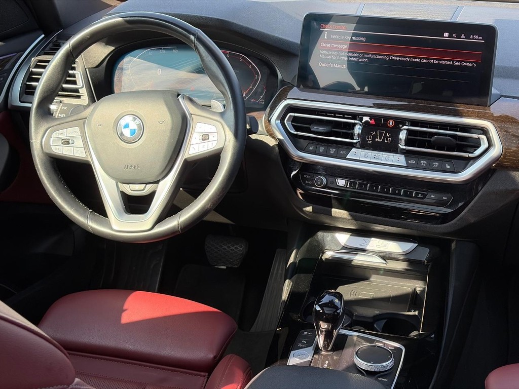 BMW X3 Vehicle Full-screen Gallery Image 13