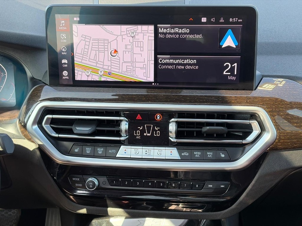 BMW X3 Vehicle Full-screen Gallery Image 15