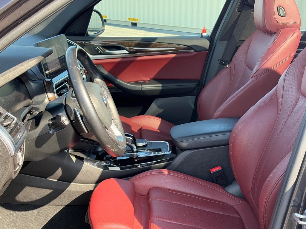 BMW X3 Vehicle Full-screen Gallery Image 19