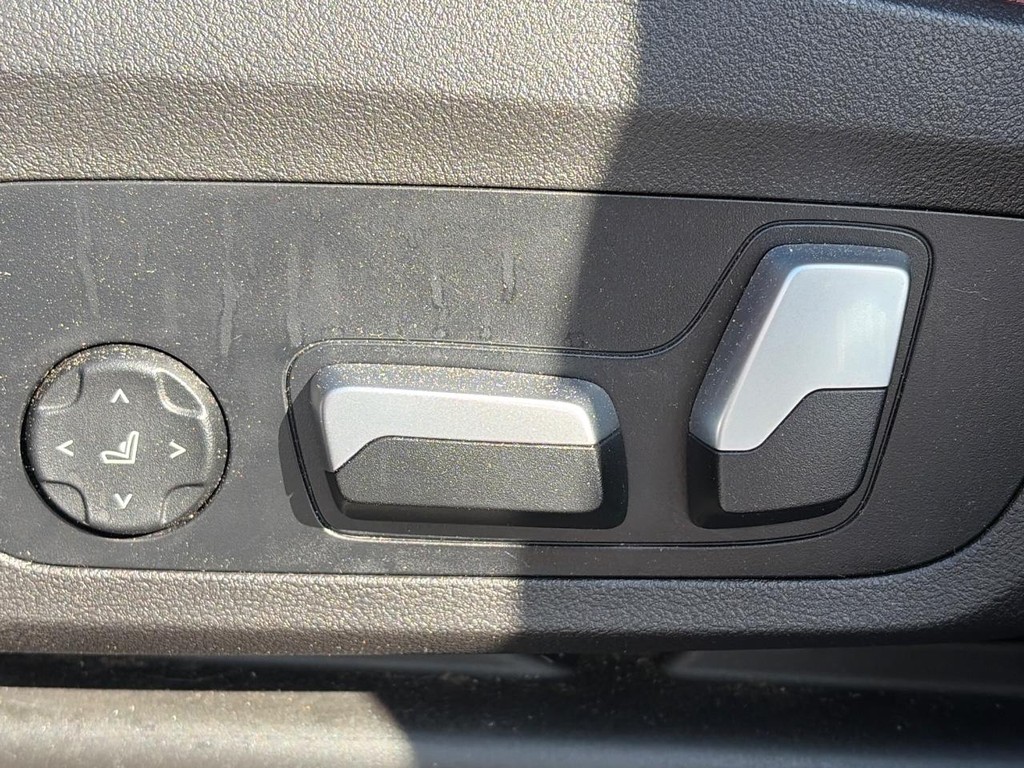 BMW X3 Vehicle Full-screen Gallery Image 20