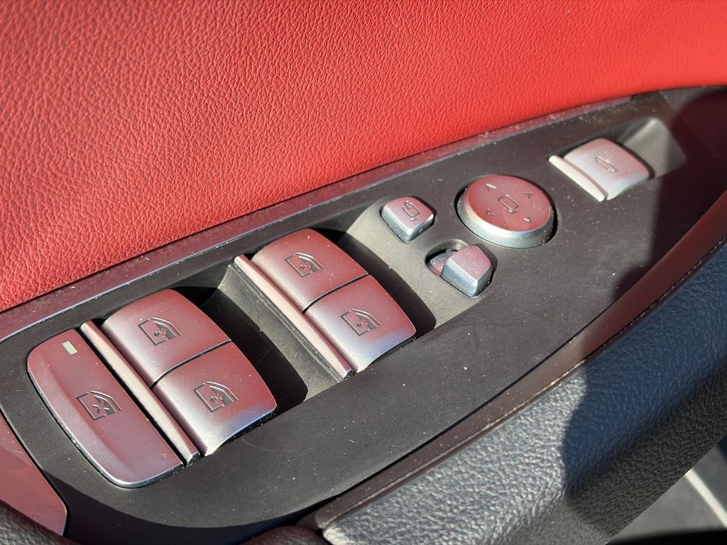 BMW X3 Vehicle Full-screen Gallery Image 22