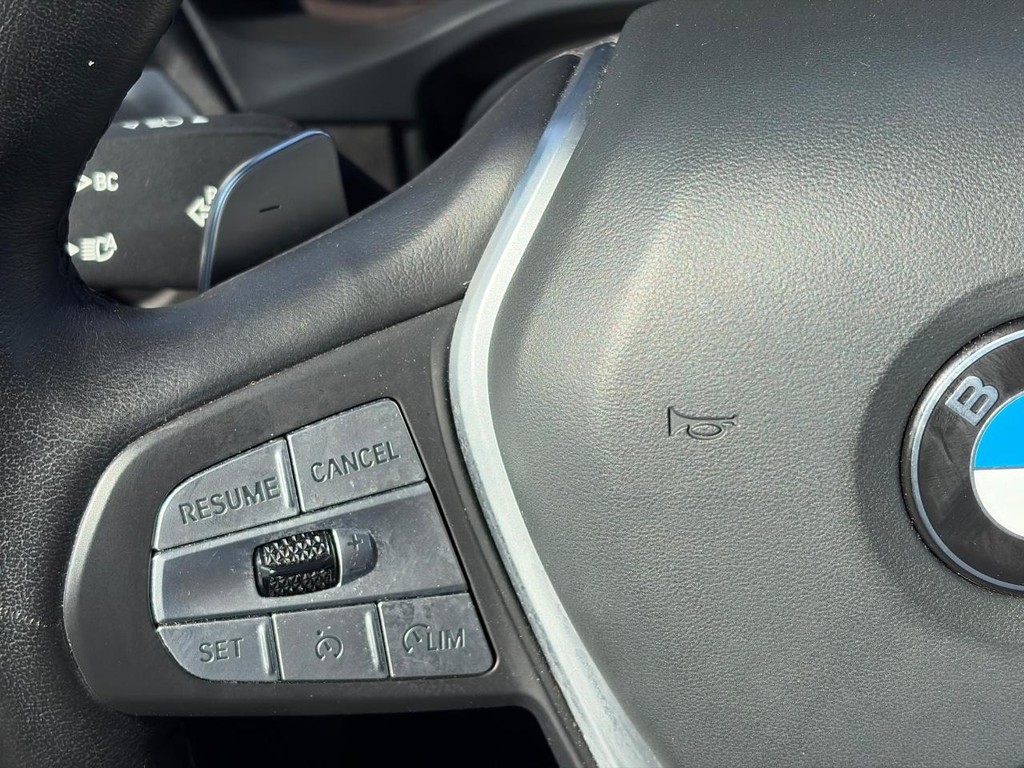 BMW X3 Vehicle Full-screen Gallery Image 25