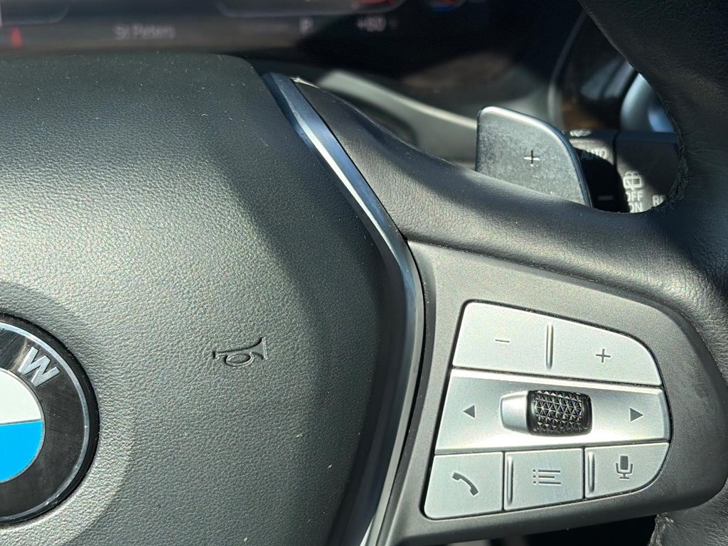 BMW X3 Vehicle Full-screen Gallery Image 26