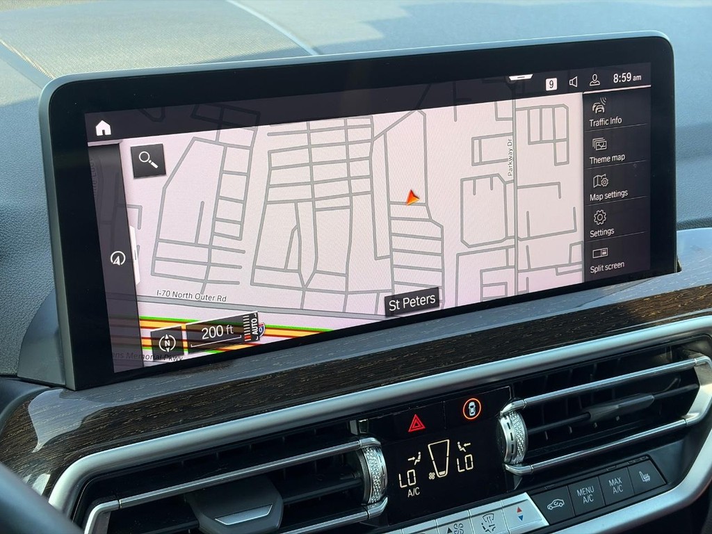 BMW X3 Vehicle Full-screen Gallery Image 28