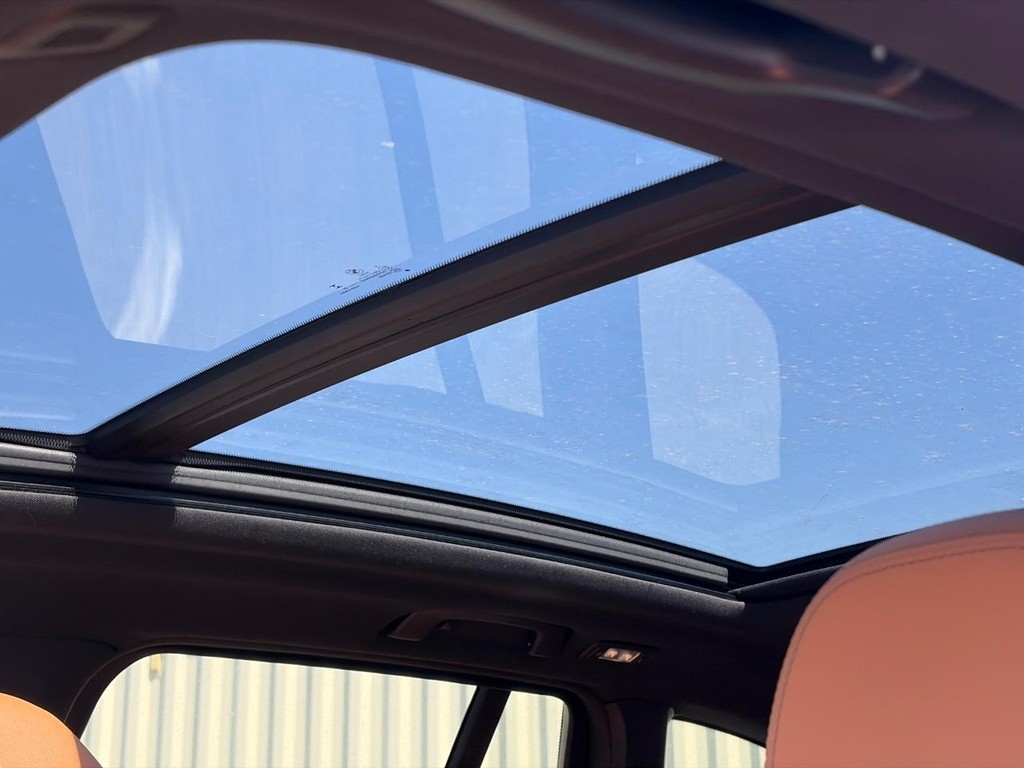 BMW X3 Vehicle Full-screen Gallery Image 05