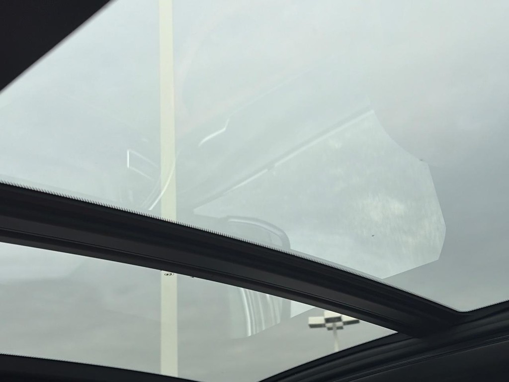 BMW X3 Vehicle Full-screen Gallery Image 11