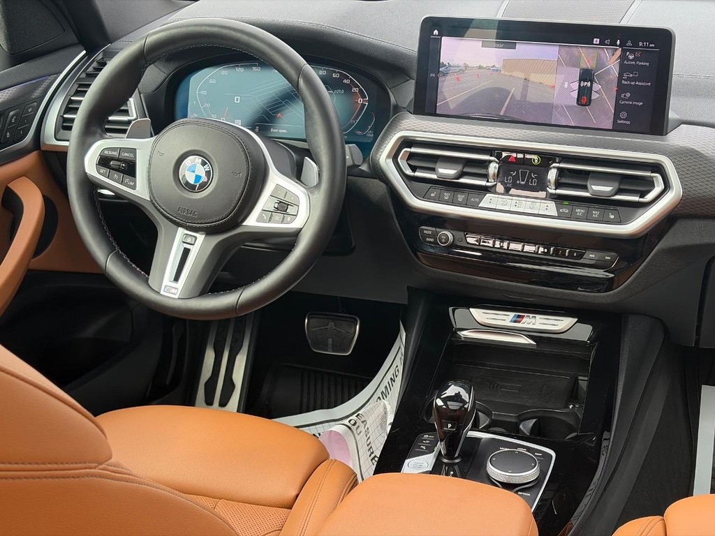 BMW X3 Vehicle Full-screen Gallery Image 12