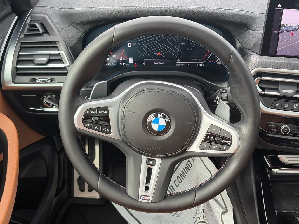BMW X3 Vehicle Full-screen Gallery Image 13
