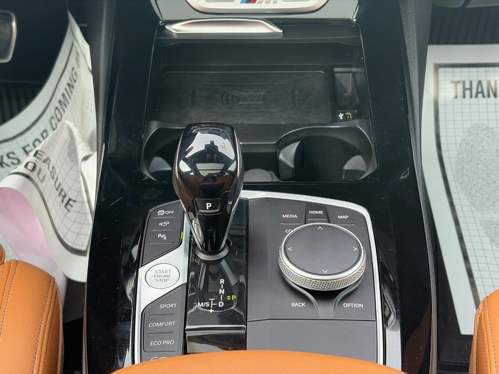 BMW X3 Vehicle Full-screen Gallery Image 15