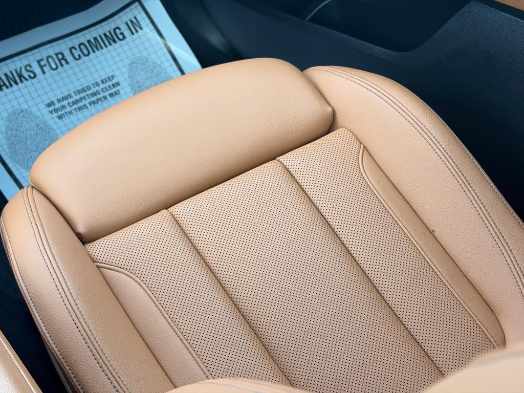 BMW X3 Vehicle Full-screen Gallery Image 16