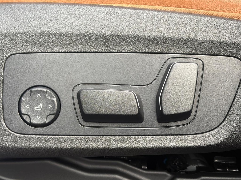 BMW X3 Vehicle Full-screen Gallery Image 19