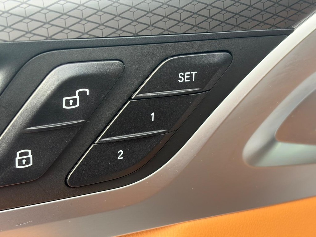 BMW X3 Vehicle Full-screen Gallery Image 22