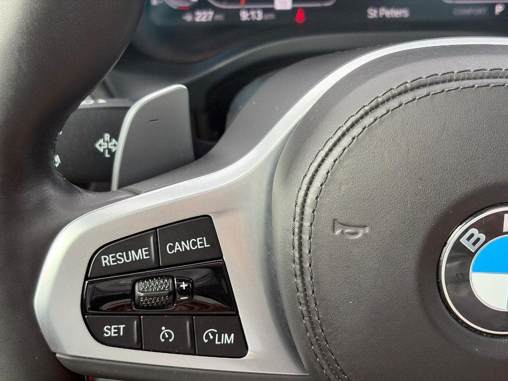 BMW X3 Vehicle Full-screen Gallery Image 24
