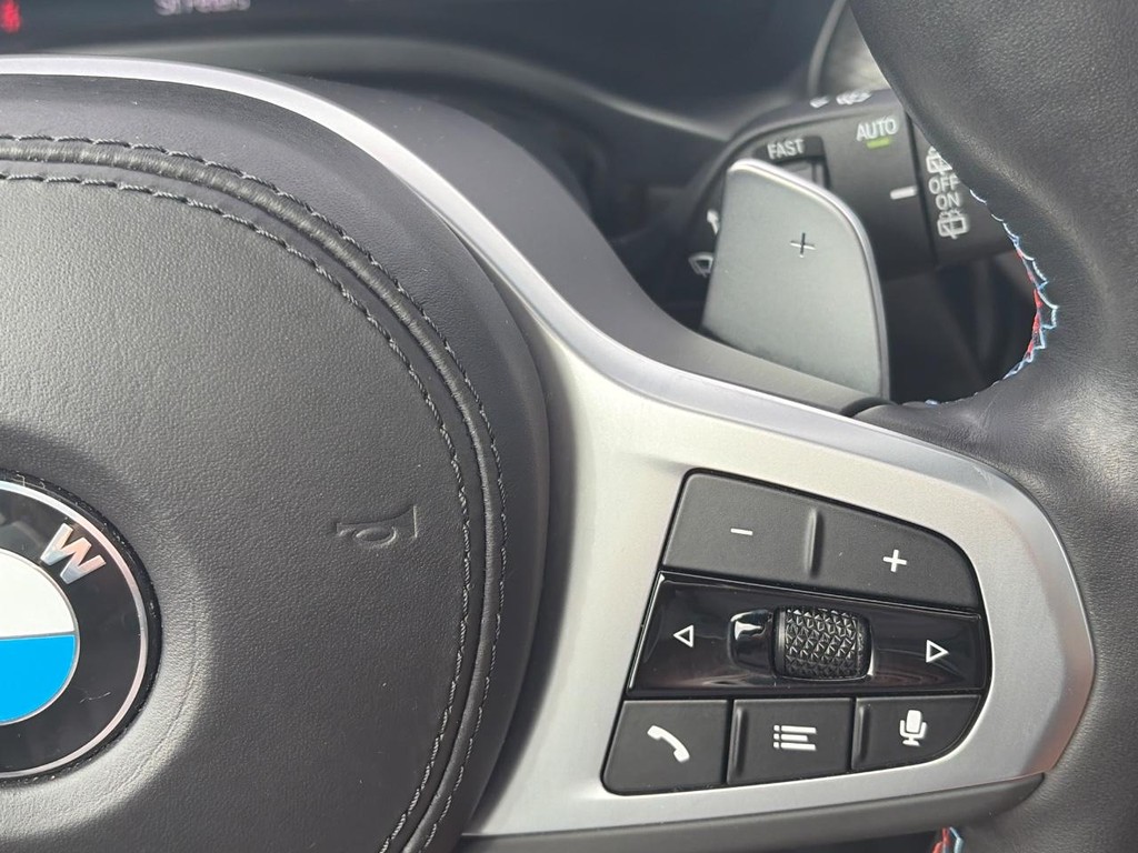 BMW X3 Vehicle Full-screen Gallery Image 25