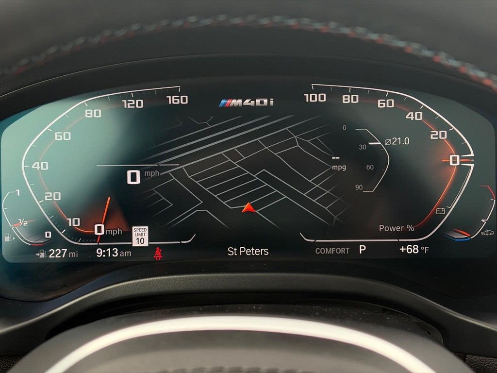 BMW X3 Vehicle Full-screen Gallery Image 26