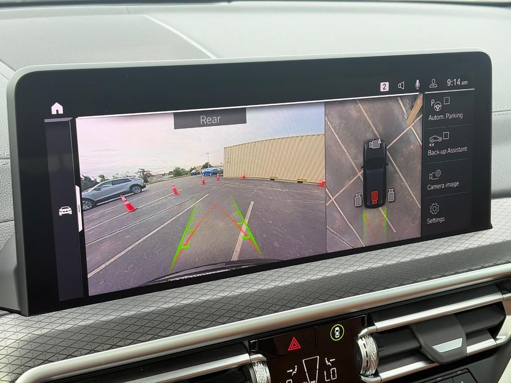 BMW X3 Vehicle Full-screen Gallery Image 28