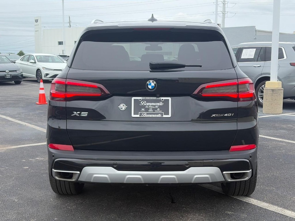 BMW X5 Vehicle Full-screen Gallery Image 06