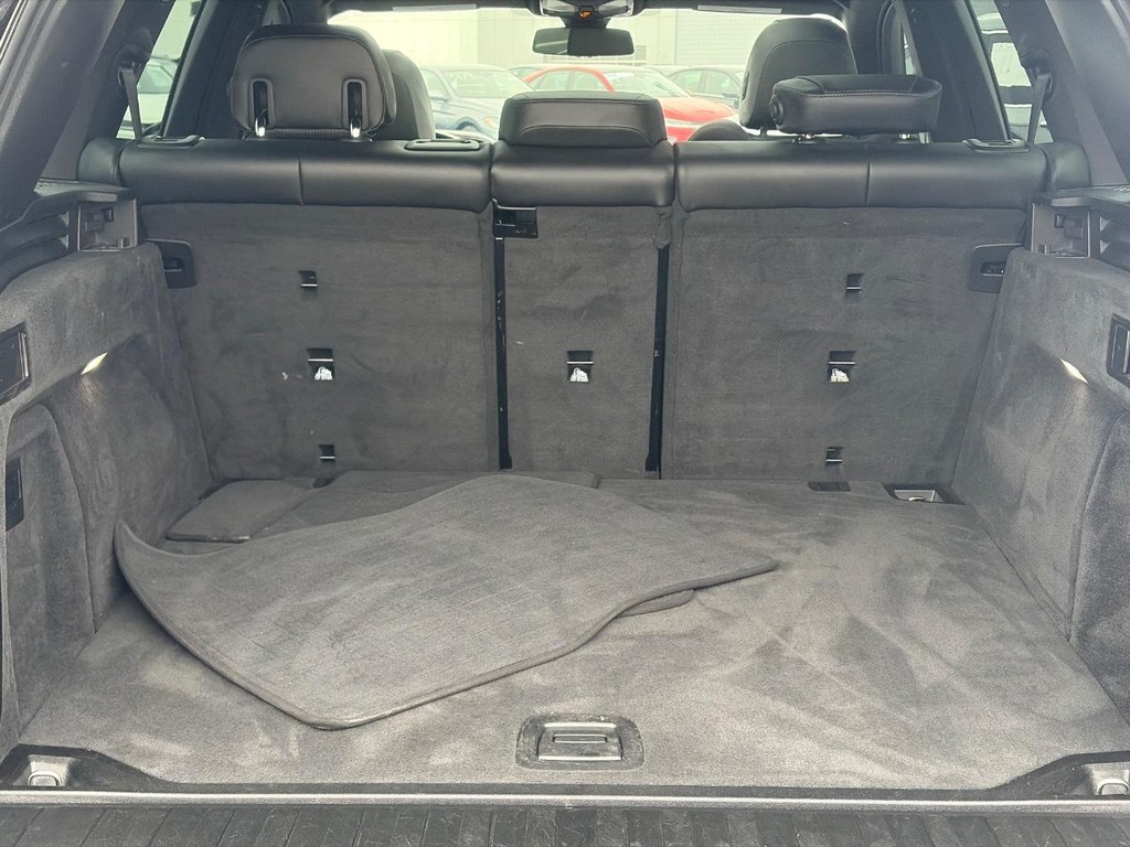 BMW X5 Vehicle Full-screen Gallery Image 07