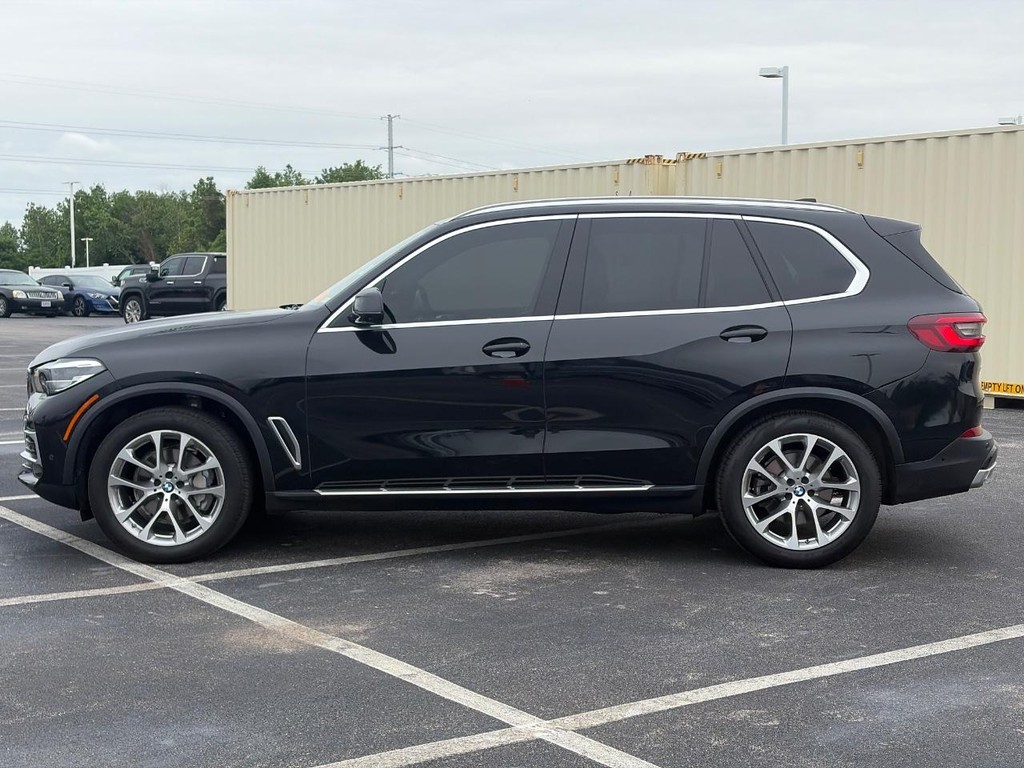 BMW X5 Vehicle Full-screen Gallery Image 09